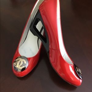 CHANEL Red Pumps LARGE METAL CC LOGO